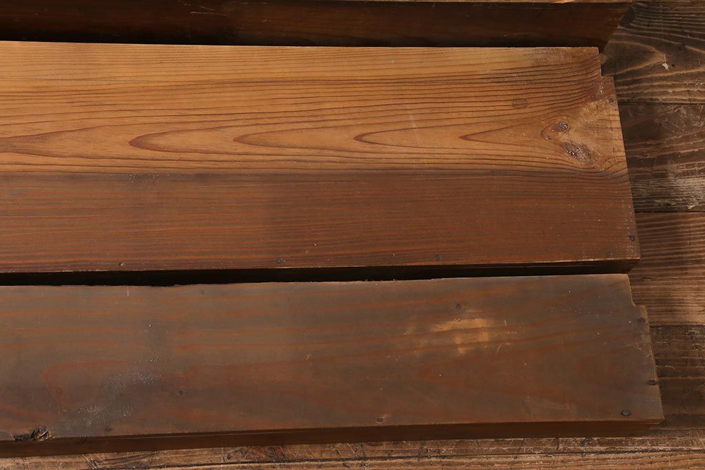 アンティーク雑貨　和製アンティーク　重ねて階段式になる木製ディスプレイ棚3個セット(飾り棚、花台)(R-039335)