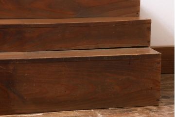 アンティーク雑貨　和製アンティーク　重ねて階段式になる木製ディスプレイ棚3個セット(飾り棚、花台)(R-039335)