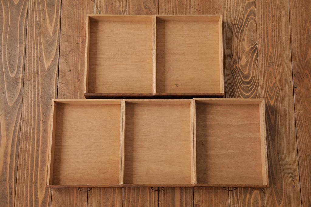 レトロ家具　昭和レトロ　ナラ材　古い木の風合いが温かみのある小引き出し(小物収納)(R-039337)