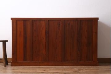 新古品　民芸家具　ニレ無垢材　上品な和の雰囲気を醸し出す水屋箪笥(サイドボード、テレビボード、戸棚)(R-039338)