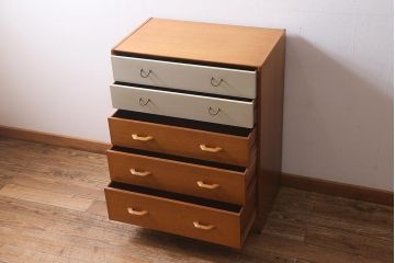 ヴィンテージ家具　G-PLAN(ジープラン)　オーク材　バイカラーが可愛らしいチェスト(引き出し、ビンテージ)(R-039339)