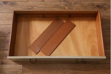 ヴィンテージ家具　G-PLAN(ジープラン)　オーク材　バイカラーが可愛らしいチェスト(引き出し、ビンテージ)(R-039339)