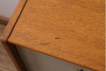 ヴィンテージ家具　G-PLAN(ジープラン)　オーク材　バイカラーが可愛らしいチェスト(引き出し、ビンテージ)(R-039339)