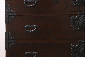 中古　南部箪笥　天板・脚付きリメイク!　重厚な和の雰囲気漂うサイドチェスト(引き出し、整理箪笥、テレビボード)(定価約61万円)(R-039340)