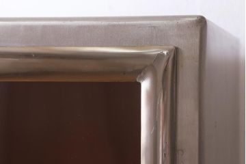 ヴィンテージ家具 フランスビンテージ メディカル シルバーのボディに黄味がかった赤のペイントが格好良いメタルキャビネット(ガラスケース、陳列棚、収納棚)(R-039341)