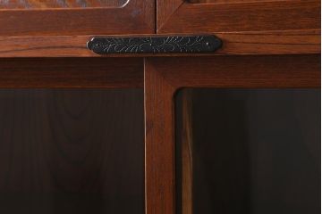 中古　岩谷堂箪笥　菊幸　重厚な和の雰囲気を漂わせる茶棚(食器棚、収納棚)(R-039342)
