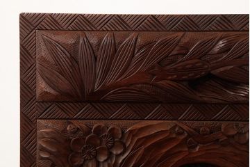 中古　伝統工芸　日光彫り　草花図　見事な花の彫刻が美しい小振りなチェスト(小引き出し、引き出し)(R-039343)