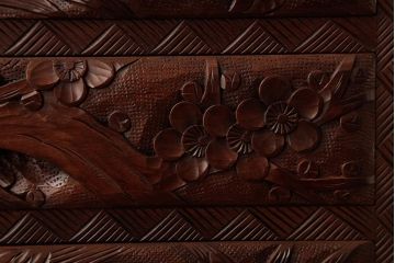 中古　伝統工芸　日光彫り　草花図　見事な花の彫刻が美しい小振りなチェスト(小引き出し、引き出し)(R-039343)