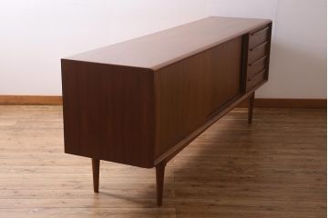 ヴィンテージ家具　北欧ビンテージ　チーク材　大振りなサイドボード(キャビネット、テレビ台、収納棚)(R-039344)