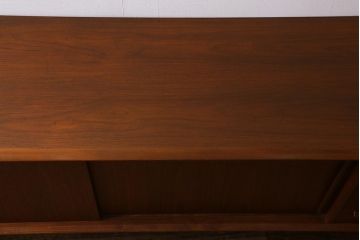 ヴィンテージ家具　北欧ビンテージ　チーク材　大振りなサイドボード(キャビネット、テレビ台、収納棚)(R-039344)