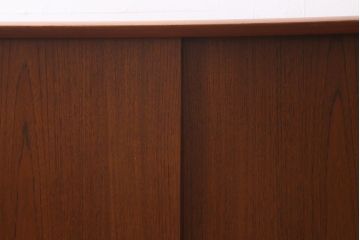 ヴィンテージ家具　北欧ビンテージ　チーク材　大振りなサイドボード(キャビネット、テレビ台、収納棚)(R-039344)