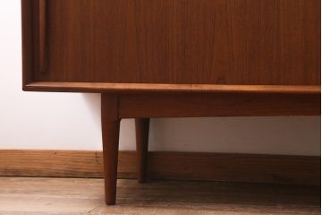 ヴィンテージ家具　北欧ビンテージ　チーク材　大振りなサイドボード(キャビネット、テレビ台、収納棚)(R-039344)