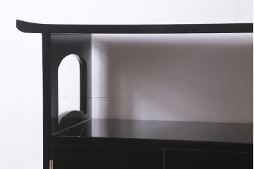 中古　伝統工芸品　松月作　漆塗り　力強い松の蒔絵が美しい飾り棚(茶箪笥、茶棚)(R-039345)
