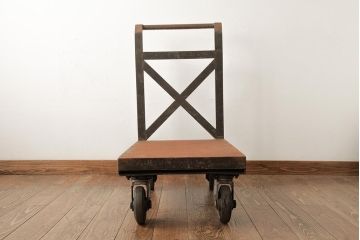 和製ビンテージ　重厚感でインダストリアルな佇まいがおしゃれなアイアン製カート(台車、鉄製、ディスプレイ、ヴィンテージ)(R-039346)