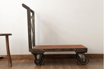 和製ビンテージ　重厚感でインダストリアルな佇まいがおしゃれなアイアン製カート(台車、鉄製、ディスプレイ、ヴィンテージ)(R-039346)