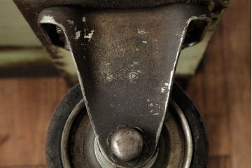 和製ビンテージ　重厚感でインダストリアルな佇まいがおしゃれなアイアン製カート(台車、鉄製、ディスプレイ、ヴィンテージ)(R-039346)