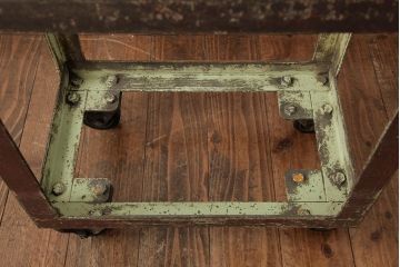 ビンテージ　インダストリアル　シャビーな質感と重厚感がおしゃれなアイアン製カート(台車、鉄製、ディスプレイ)(R-039347)