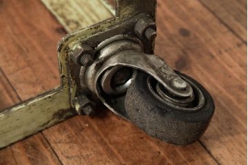 ビンテージ　インダストリアル　シャビーな質感と重厚感がおしゃれなアイアン製カート(台車、鉄製、ディスプレイ)(R-039347)