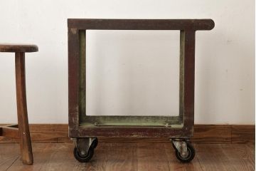 ビンテージ　インダストリアル　シャビーな質感と重厚感がおしゃれなアイアン製カート(台車、鉄製、ディスプレイ)(R-039348)