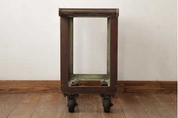 ビンテージ　インダストリアル　シャビーな質感と重厚感がおしゃれなアイアン製カート(台車、鉄製、ディスプレイ)(R-039348)