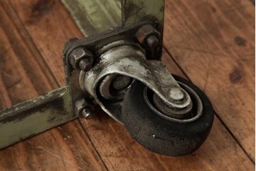 ビンテージ　インダストリアル　シャビーな質感と重厚感がおしゃれなアイアン製カート(台車、鉄製、ディスプレイ)(R-039348)