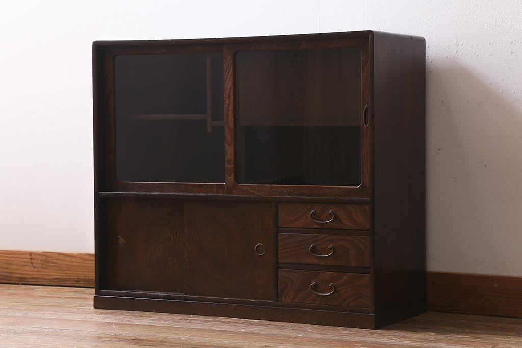 アンティーク家具　和製アンティーク　昭和初期　前面桑材　味わい深い和の雰囲気漂う茶箪笥(収納棚、戸棚)(R-039351)