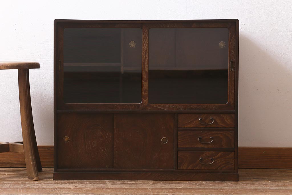 アンティーク家具　和製アンティーク　昭和初期　前面桑材　味わい深い和の雰囲気漂う茶箪笥(収納棚、戸棚)(R-039351)
