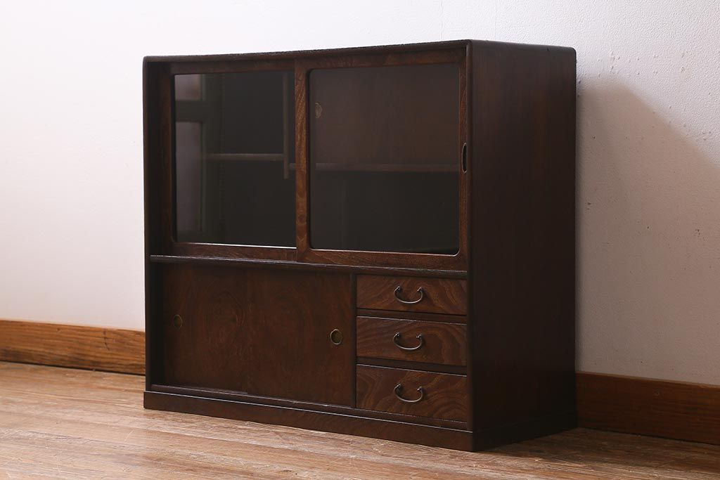 アンティーク家具　和製アンティーク　昭和初期　前面桑材　味わい深い和の雰囲気漂う茶箪笥(収納棚、戸棚)(R-039351)