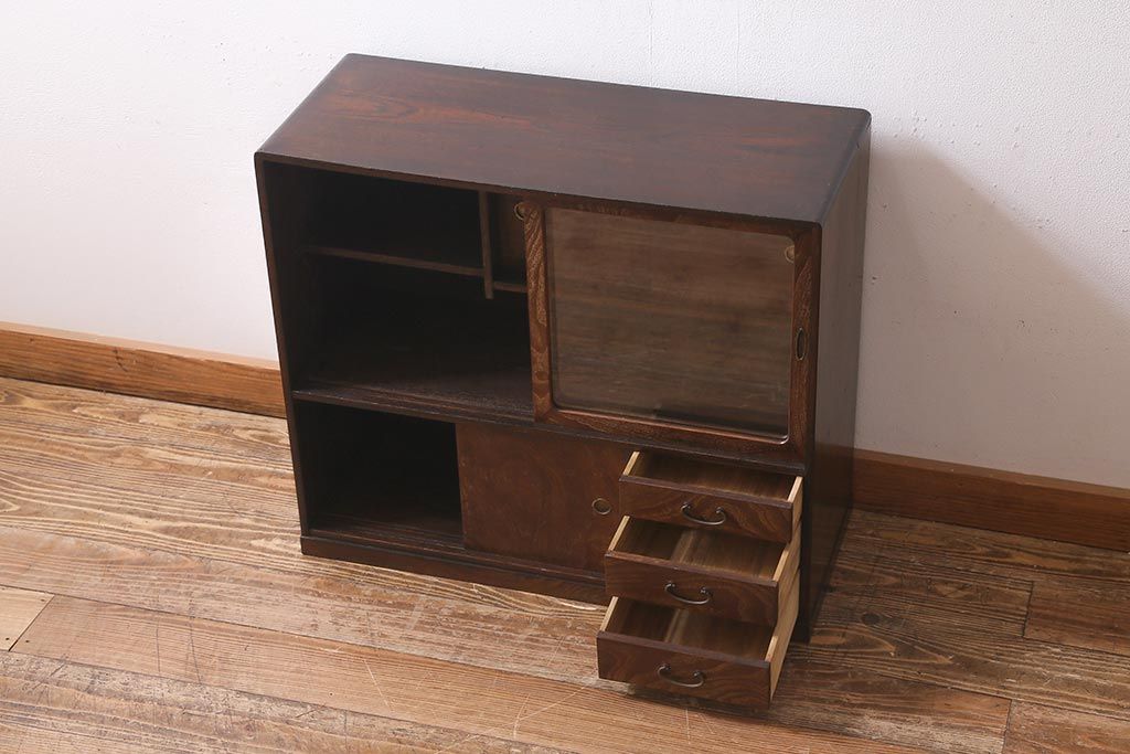 アンティーク家具　和製アンティーク　昭和初期　前面桑材　味わい深い和の雰囲気漂う茶箪笥(収納棚、戸棚)(R-039351)