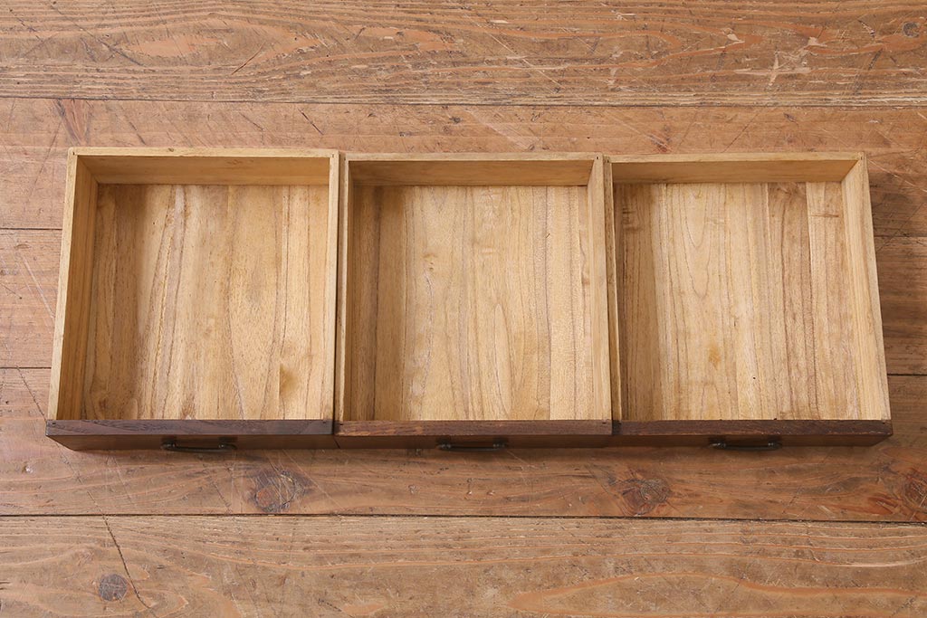 アンティーク家具　和製アンティーク　昭和初期　前面桑材　味わい深い和の雰囲気漂う茶箪笥(収納棚、戸棚)(R-039351)