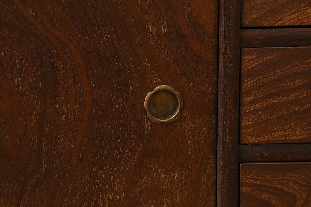 アンティーク家具　和製アンティーク　昭和初期　前面桑材　味わい深い和の雰囲気漂う茶箪笥(収納棚、戸棚)(R-039351)