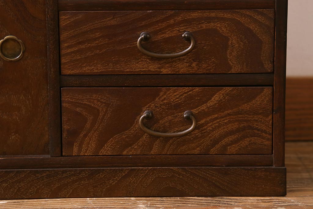 アンティーク家具　和製アンティーク　昭和初期　前面桑材　味わい深い和の雰囲気漂う茶箪笥(収納棚、戸棚)(R-039351)