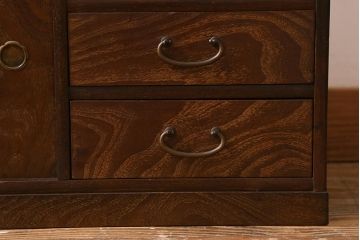 アンティーク家具　和製アンティーク　昭和初期　前面桑材　味わい深い和の雰囲気漂う茶箪笥(収納棚、戸棚)(R-039351)