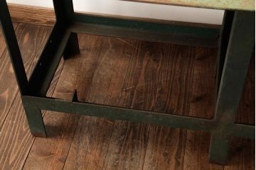 ビンテージ家具　インダストリアル　シャビーな質感と重厚感がおしゃれなアイアン製作業台(鉄製)(R-039352)