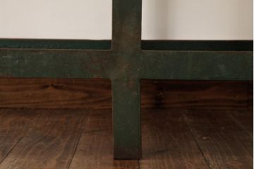 ビンテージ家具　インダストリアル　シャビーな質感と重厚感がおしゃれなアイアン製作業台(鉄製)(R-039352)