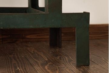 ビンテージ家具　インダストリアル　シャビーな質感と重厚感がおしゃれなアイアン製作業台(鉄製)(R-039352)