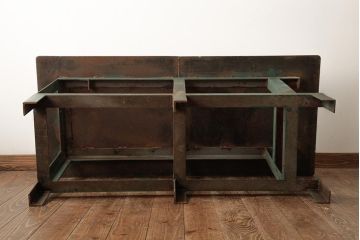 ビンテージ家具　インダストリアル　シャビーな質感と重厚感がおしゃれなアイアン製作業台(鉄製)(R-039352)