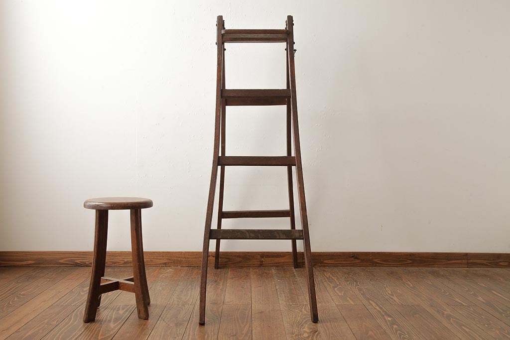 ジャンク品　和製アンティーク　カシ材　味わいのある風合いが魅力のステップラダー(脚立)(R-039353)
