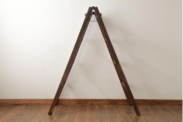 ジャンク品　和製アンティーク　カシ材　味わいのある風合いが魅力のステップラダー(脚立)(R-039353)