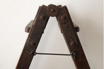 ジャンク品　和製アンティーク　カシ材　味わいのある風合いが魅力のステップラダー(脚立)(R-039353)