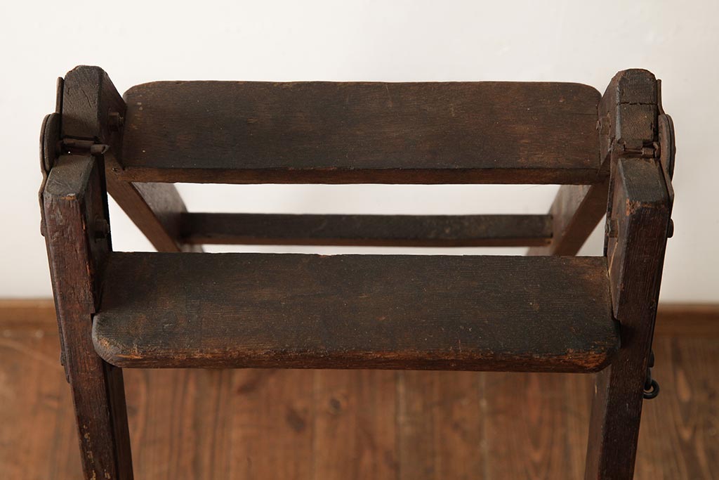 ジャンク品　和製アンティーク　カシ材　味わいのある風合いが魅力のステップラダー(脚立)(R-039353)