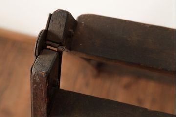 ジャンク品　和製アンティーク　カシ材　味わいのある風合いが魅力のステップラダー(脚立)(R-039353)