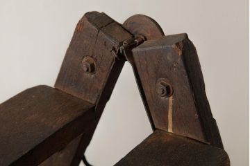 ジャンク品　和製アンティーク　カシ材　味わいのある風合いが魅力のステップラダー(脚立)(R-039353)