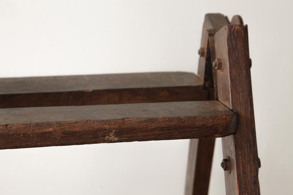 ジャンク品　和製アンティーク　カシ材　味わいのある風合いが魅力のステップラダー(脚立)(R-039353)