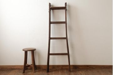 ジャンク品　和製アンティーク　カシ材　味わいのある風合いが魅力のステップラダー(脚立)(R-039353)