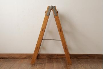 和製アンティーク　カシ材　味わいのある風合いが魅力のステップラダー(脚立)(R-039354)