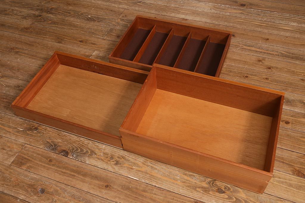 ヴィンテージ家具　北欧ビンテージ　G-PLAN(ジープラン)　Sierra(シエラ)　バイカラーがお洒落!存在感抜群のサイドボード(サイドキャビネット、収納棚、戸棚)(R-039358)