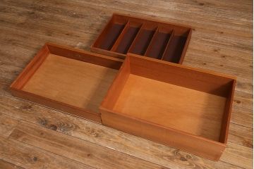 ヴィンテージ家具　北欧ビンテージ　G-PLAN(ジープラン)　Sierra(シエラ)　バイカラーがお洒落!存在感抜群のサイドボード(サイドキャビネット、収納棚、戸棚)(R-039358)