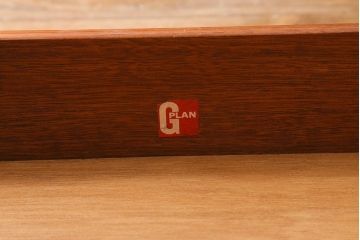 ヴィンテージ家具　北欧ビンテージ　G-PLAN(ジープラン)　Sierra(シエラ)　バイカラーがお洒落!存在感抜群のサイドボード(サイドキャビネット、収納棚、戸棚)(R-039358)