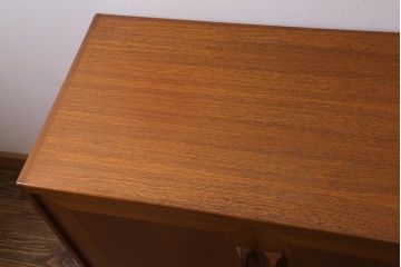 ヴィンテージ家具　北欧ビンテージ　G-PLAN(ジープラン)　Sierra(シエラ)　バイカラーがお洒落!存在感抜群のサイドボード(サイドキャビネット、収納棚、戸棚)(R-039358)